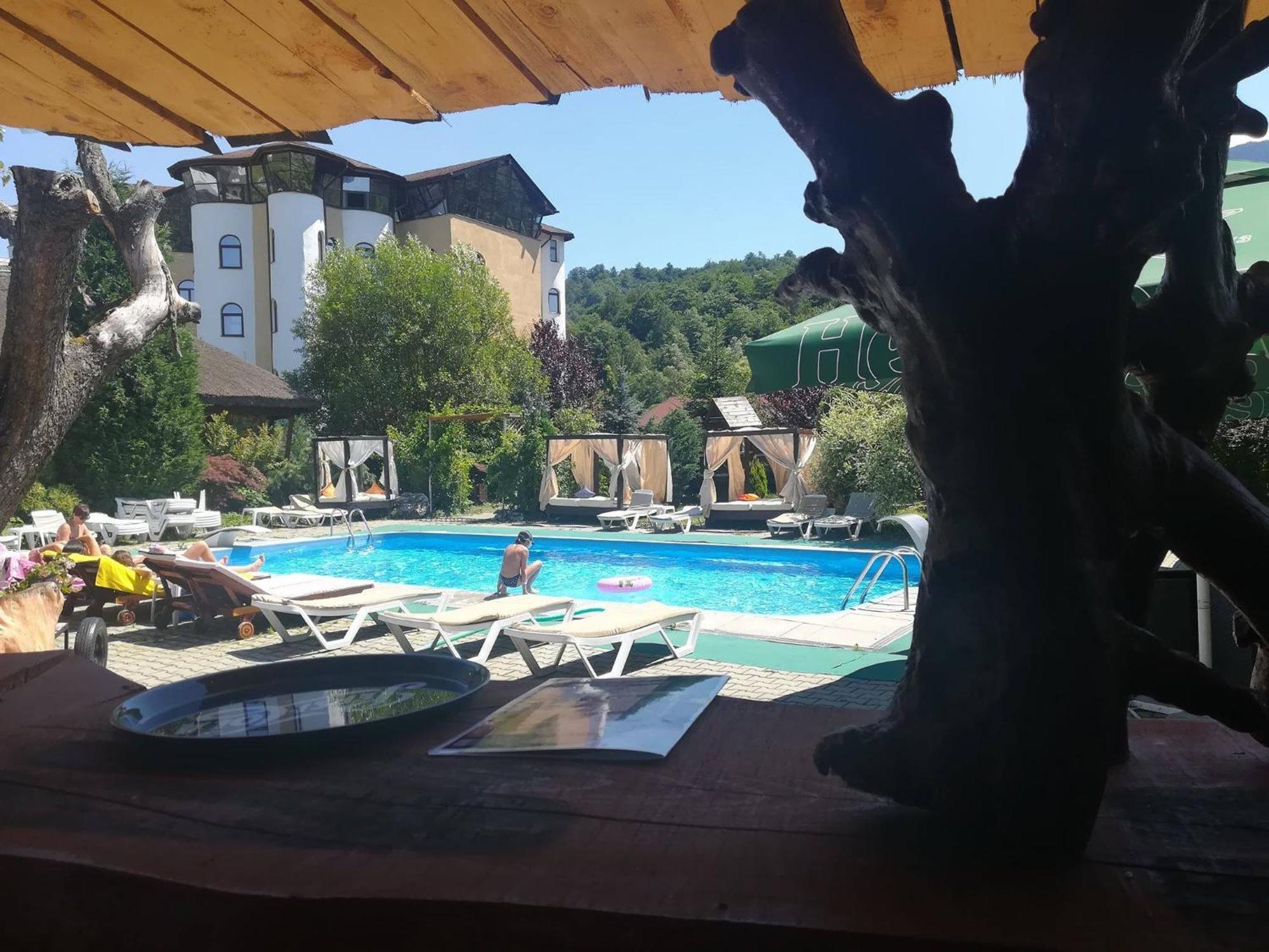 Castelul De Vis Hotel Petrosani Ngoại thất bức ảnh
