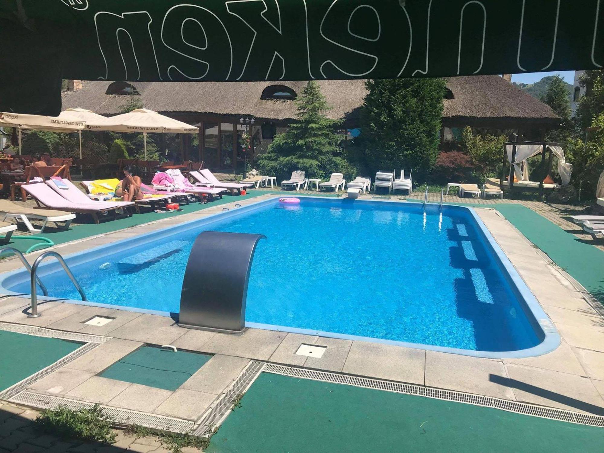 Castelul De Vis Hotel Petrosani Ngoại thất bức ảnh