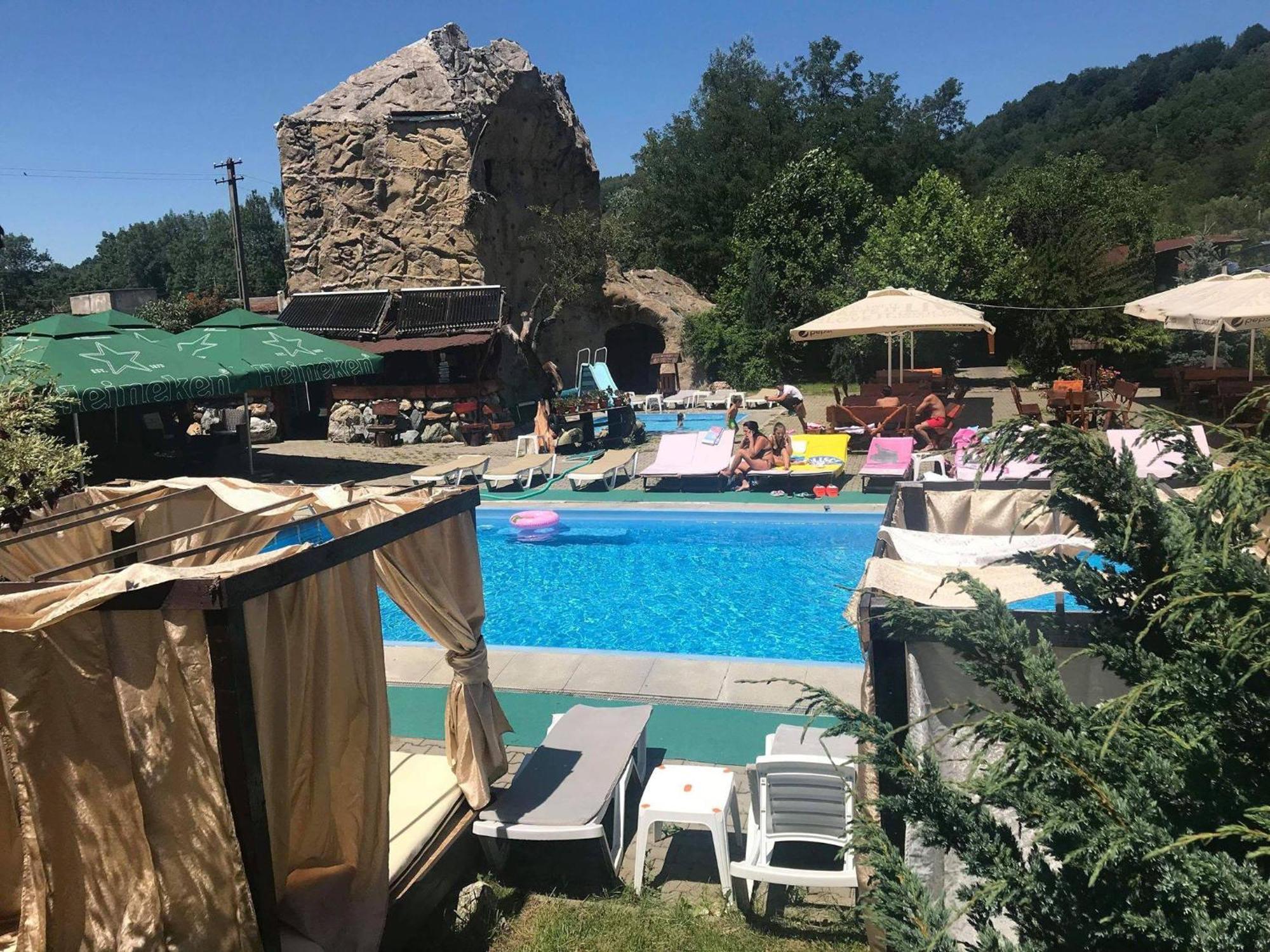 Castelul De Vis Hotel Petrosani Ngoại thất bức ảnh