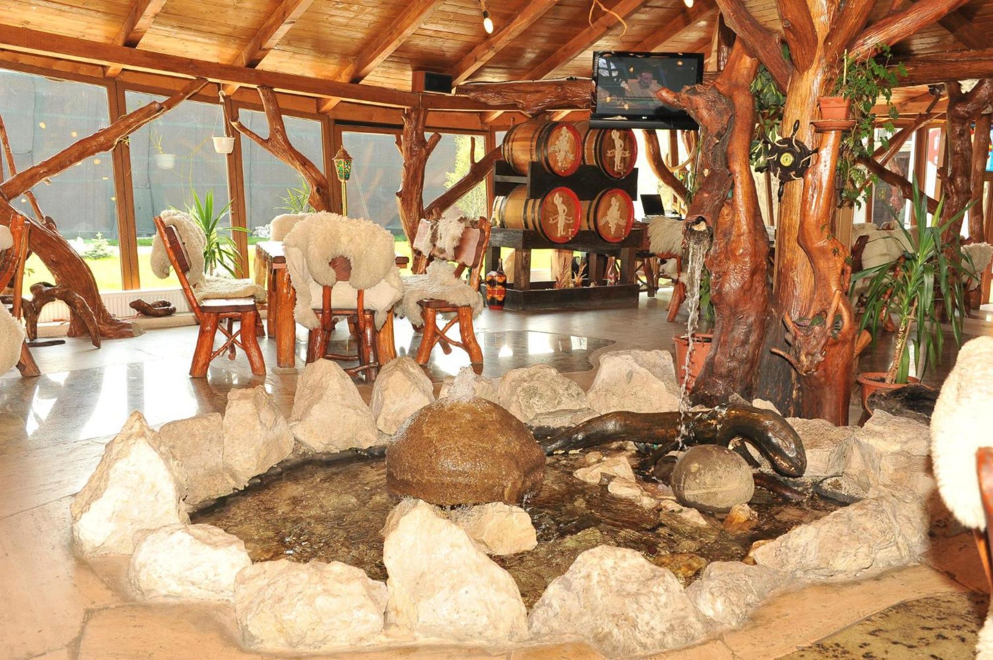 Castelul De Vis Hotel Petrosani Ngoại thất bức ảnh