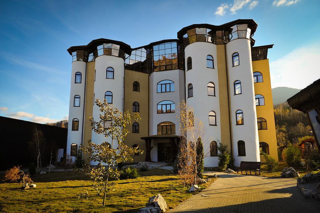 Castelul De Vis Hotel Petrosani Ngoại thất bức ảnh