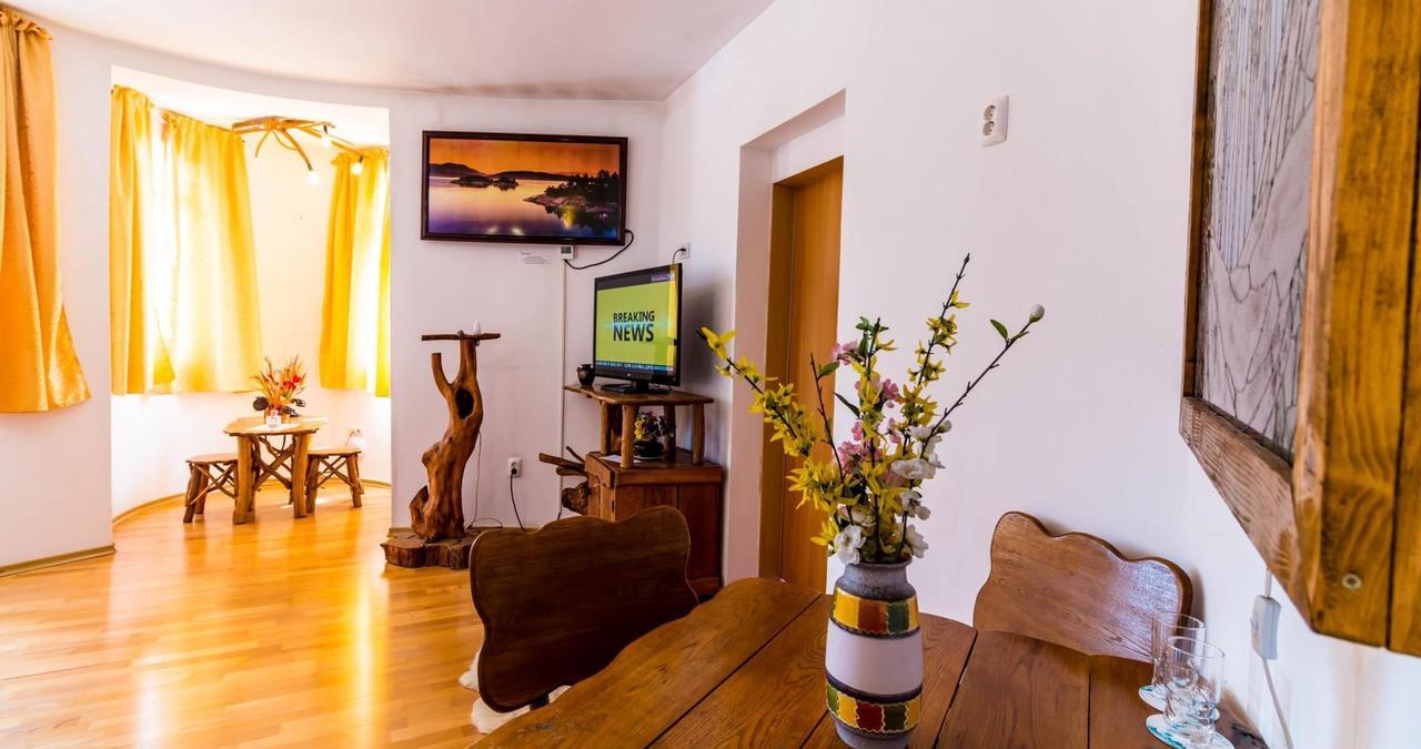 Castelul De Vis Hotel Petrosani Ngoại thất bức ảnh
