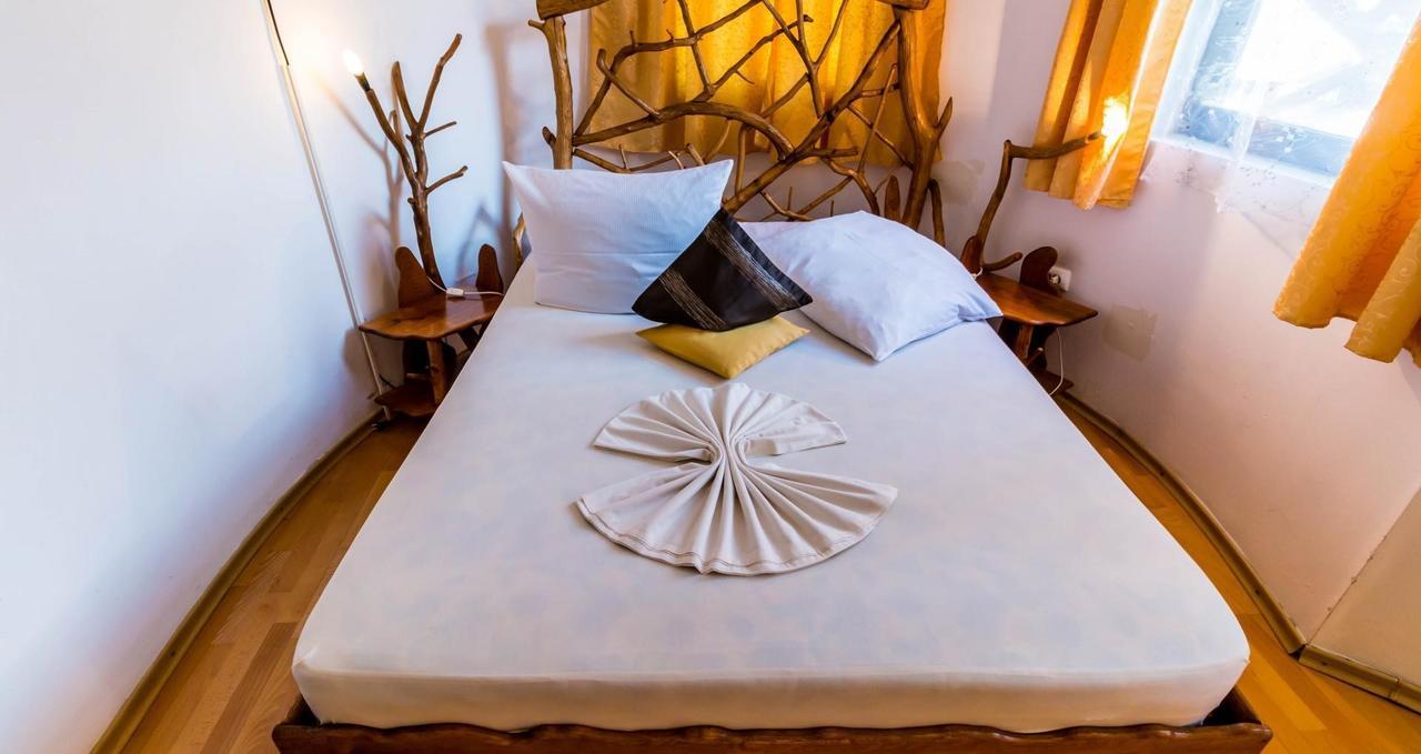 Castelul De Vis Hotel Petrosani Ngoại thất bức ảnh