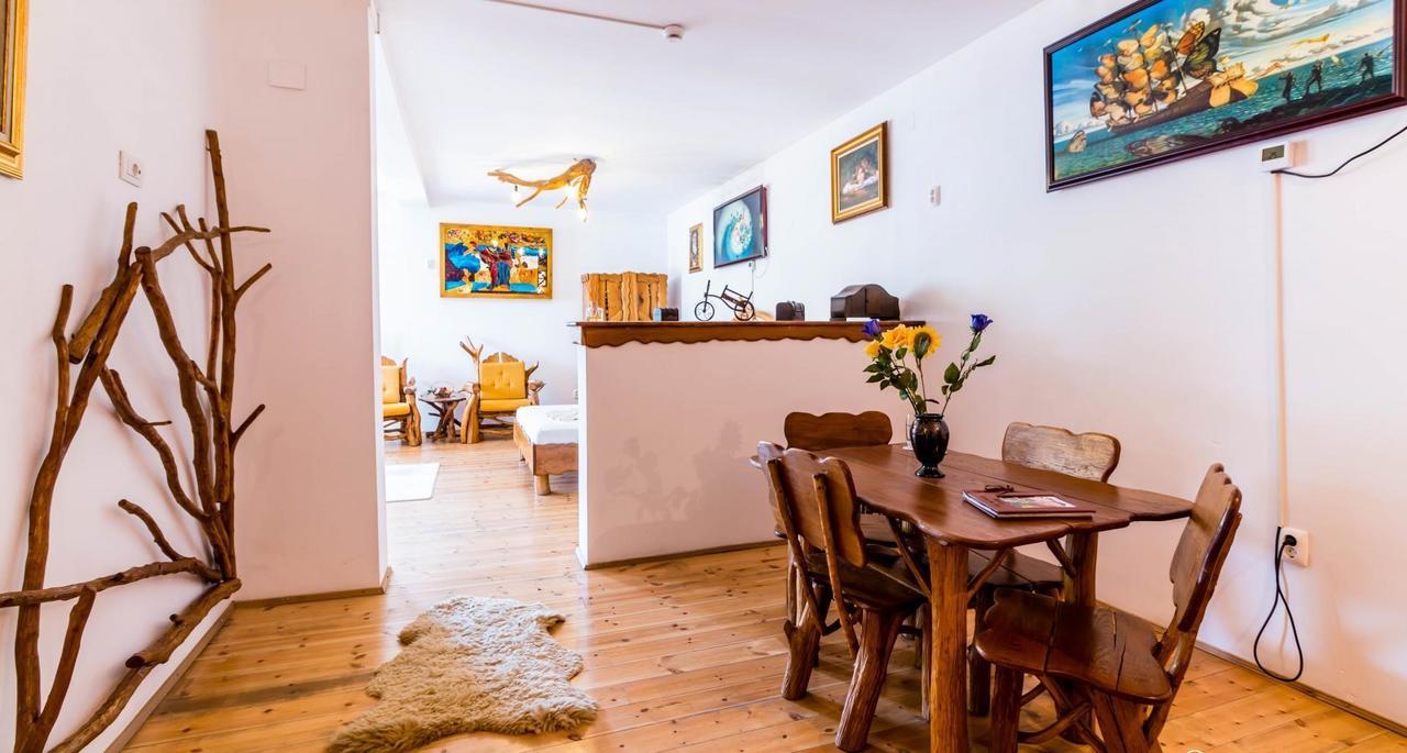 Castelul De Vis Hotel Petrosani Ngoại thất bức ảnh