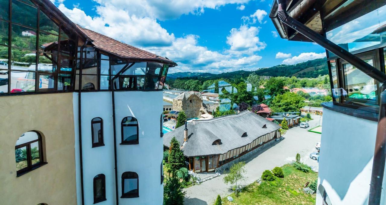 Castelul De Vis Hotel Petrosani Ngoại thất bức ảnh